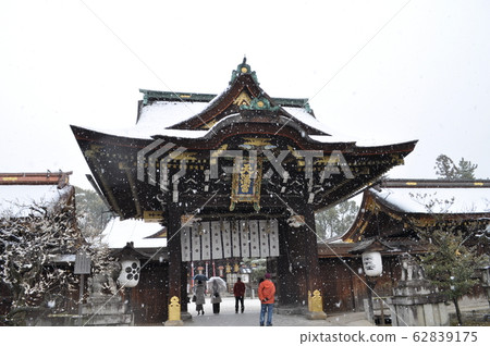 Kitano Tenman-gu Shrine in the Snow 62839175