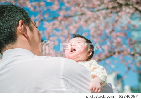 Men raising children 62840067