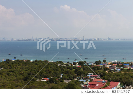 Top view of Koh Larn island in Pattaya city Top view of Koh Larn island in Pattaya city 62841797