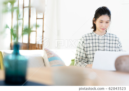 女士個人電腦生活方式 女士個人電腦生活方式 62843523