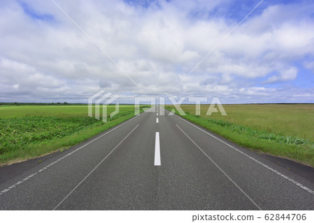 The endlessly straight road: Hokkaido Esanuka Line 62844706