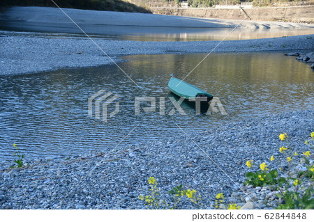 Kantori船漂浮在清流新淀河灣 62844848