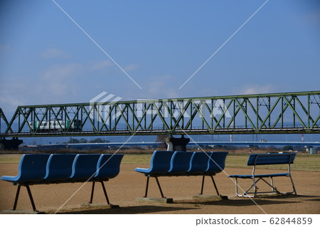 吉野川鐵橋和棒球場椅 62844859