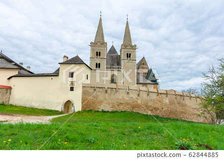 spisska kapitula, slovakia - APR 29, 2019: st. martin's cathedral in spring. One of the largest Romanesque and Gothic styles architecture monuments build between 13 and 15 century in eastern slovakia spisska kapitula, slovakia - APR 29, 2019: st. martin's cathedral in spring. One of the largest Romanesque and Gothic styles architecture monuments build between 13 and 15 century in eastern slovakia 62844885