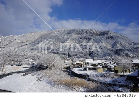 巖泉是白銀的世界 巖泉是白銀的世界 62845019