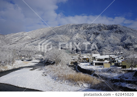 巖泉是白銀的世界 62845020