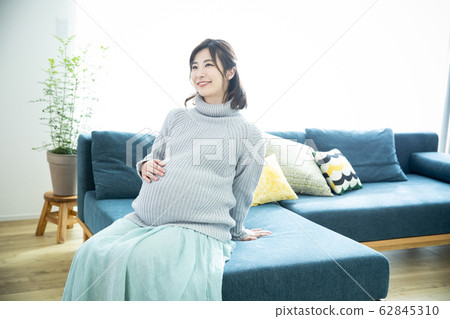 Pregnant woman Pregnant woman 62845310