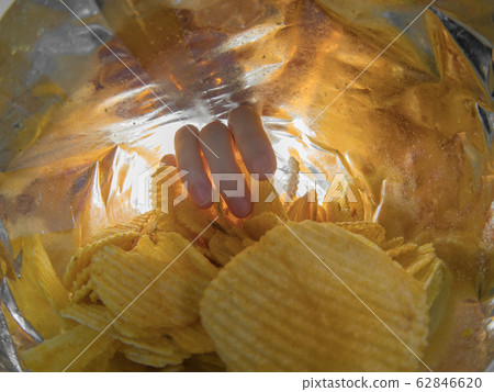 Taking snack chips inside package 62846620