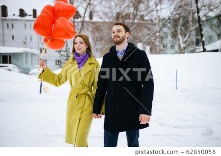 young caucasian couple having promenade 62850058