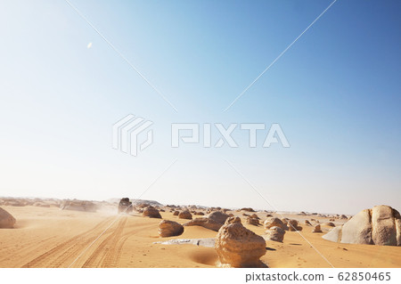 White desert in Egypt White desert in Egypt 62850465