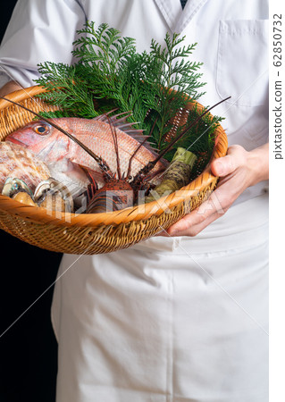 Chef holding seafood 62850732