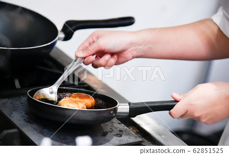 Chef cooking, Chef preparing food in the kitchen, Chef cooking, Chef preparing food in the kitchen, 62851525