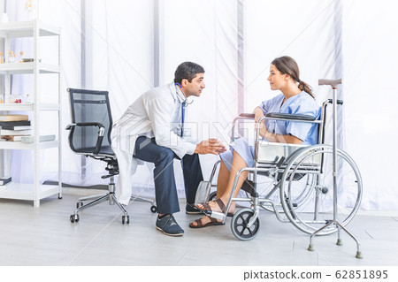 Asian doctor give advice and examination about knee joint for pretty patient at hospital Asian doctor give advice and examination about knee joint for pretty patient at hospital 62851895