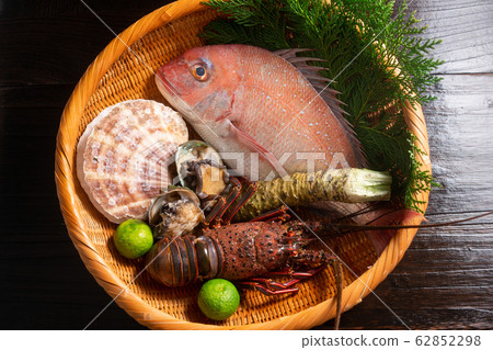 Assorted seafood 62852298