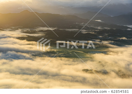 Sea of clouds 62854581