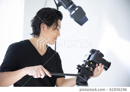 Photographer Photographer 62856296