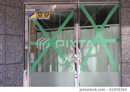 Glass door with typhoon measures and curing tape Glass door with typhoon measures and curing tape 62856364