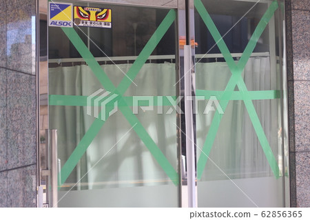 Typhoon countermeasures, taped glass doors Typhoon countermeasures, taped glass doors 62856365