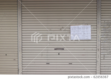 Preparing for typhoon (temporary holiday postcard) 62856367