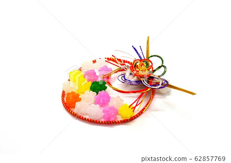 Confetti and Mizuhiki Crane 62857769