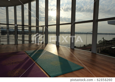 Empty wooden floor space in fitness center, Great Empty wooden floor space in fitness center, Great 62858260