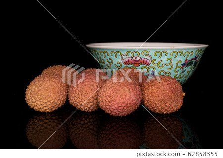 Fresh lychee fruit isolated on black glass 62858355