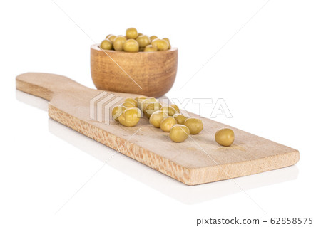 Canned pea isolated on white Canned pea isolated on white 62858575