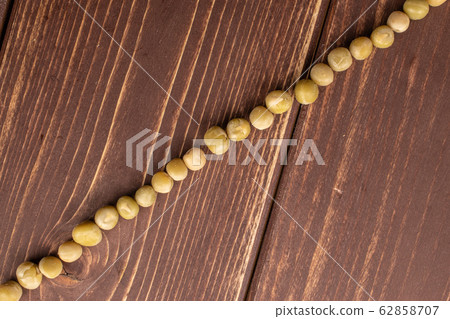 Canned pea on brown wood Canned pea on brown wood 62858707