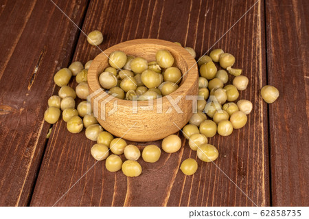 Canned pea on brown wood Canned pea on brown wood 62858735