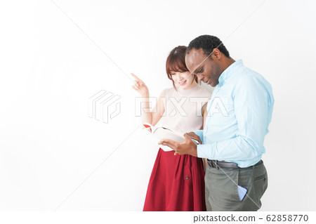 A young woman giving directions for foreign tourists A young woman giving directions for foreign tourists 62858770