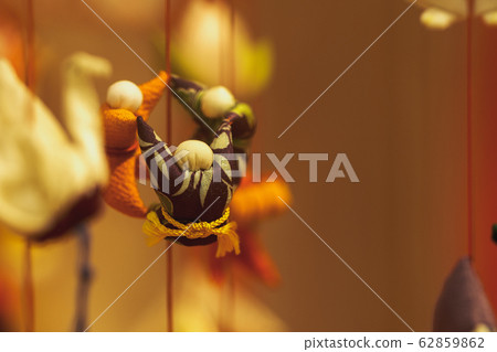 Hanging ornamental chicks 62859862