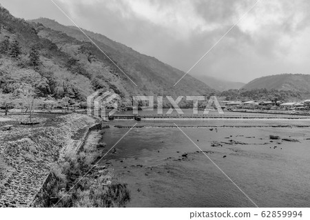 [棕褐色]嵐山的冬景 62859994