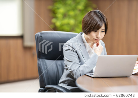 女性商業場景 62860748