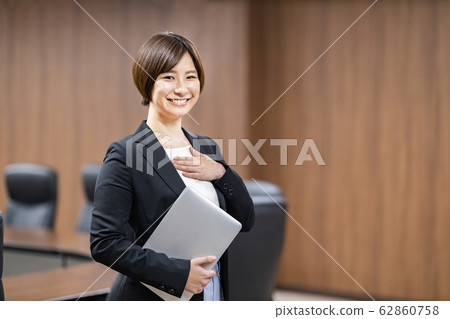 女性商業場景 62860758