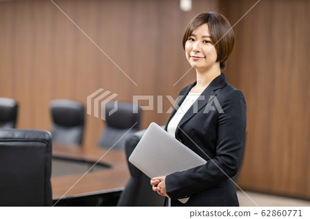 女性商業場景 62860771