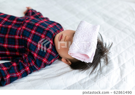 Infants with a cold: cold towels Infants with a cold: cold towels 62861490
