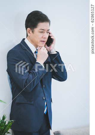 business smartphone calls businessmen in their 50s worried business smartphone calls businessmen in their 50s worried 62865127