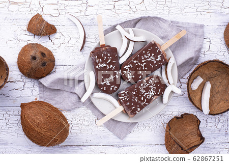 Coconut popsicles in chocolate glaze Coconut popsicles in chocolate glaze 62867251
