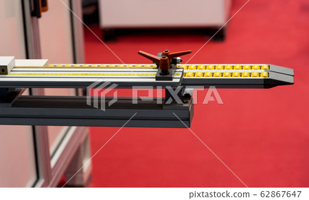 Rotary die cutting machine with slitting blade 62867647