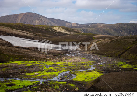 Beautiful landscape with glacier, hills and moss on the Fimmvorduhals trail near Landmannalaugar of 62868447