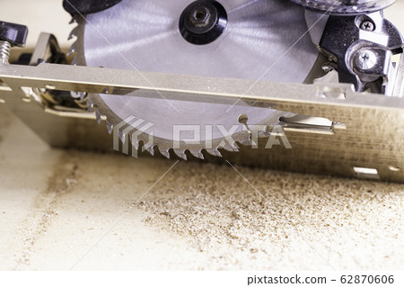 Electric saws and workbench wood chips 62870606