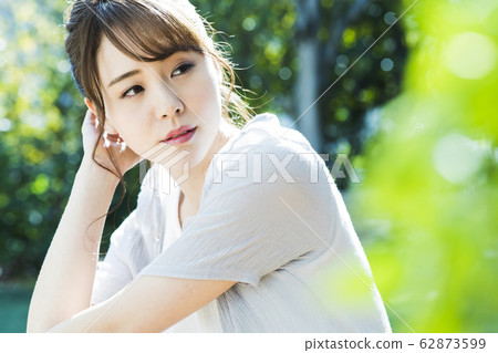 女人早上美容生活方式 62873599