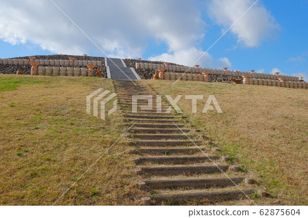 XE2 Historic Site Mitsu Castle Tumulus no67 62875604