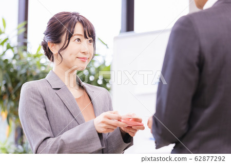 女性名片交換 62877292
