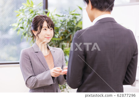女性名片交換 62877296
