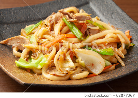 Yaki udon 62877367