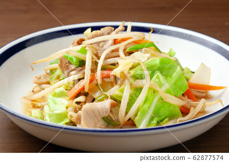Stir-fried meat vegetables 62877574