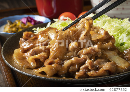 Ginger grilled pork 62877862