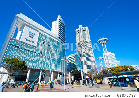 日本的橫濱城市景觀，可俯瞰櫻木町站（週日，幾乎沒有外國人）= 2020年2月9日 62879788