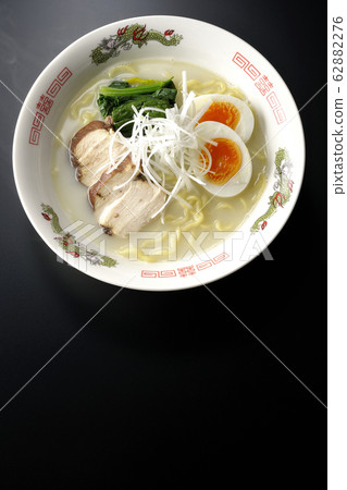 Chicken white ramen 62882276